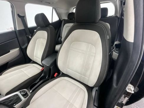 Used 2021 Hyundai Venue SEL w/ Premium Package FWD image 11