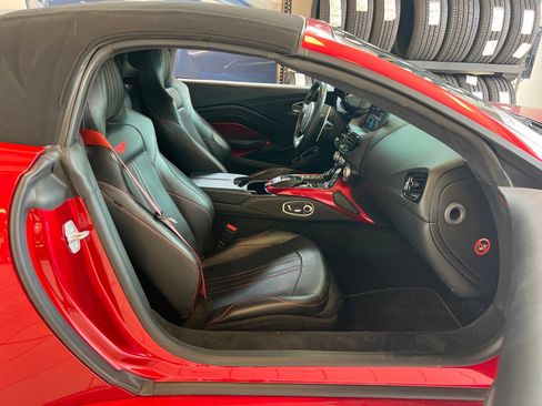 Used 2021 Aston Martin V8 Vantage Roadster RWD image 32