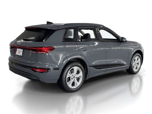 Used 2025 Audi Q6 e-tron Premium w/ Convenience Package image 9