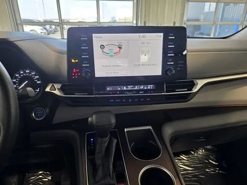 Used 2021 Toyota Sienna LE image 32