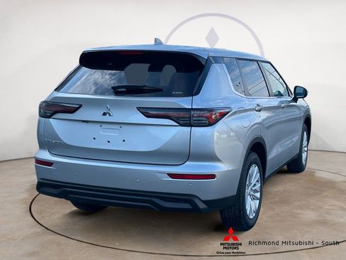 New 2026 Mitsubishi Outlander ES AWD/4WD image 3