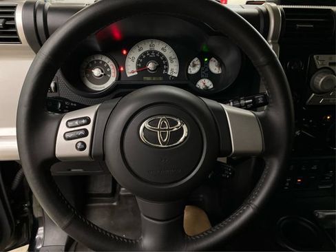 Used 2010 Toyota FJ Cruiser 4WD image 21