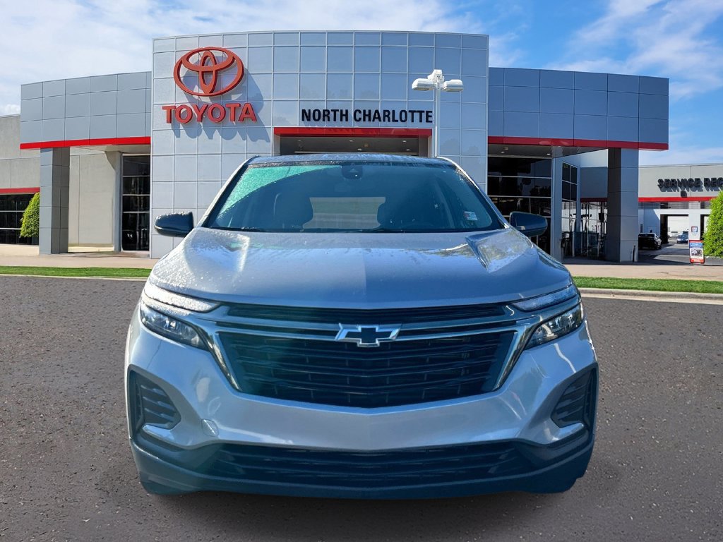 Used 2023 Chevrolet Equinox LS w/ LS Convenience Package FWD image 2
