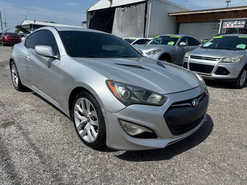 Used 2014 Hyundai Genesis 2.0T RWD image 3