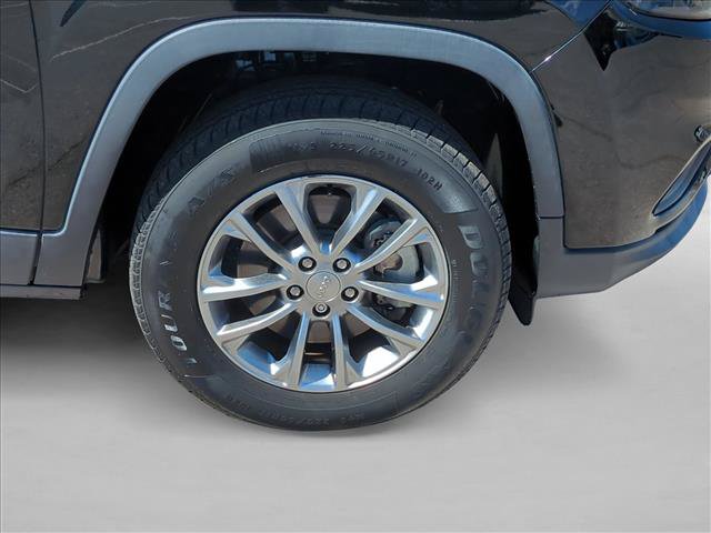 Used 2019 Jeep Cherokee Latitude Plus AWD/4WD image 23