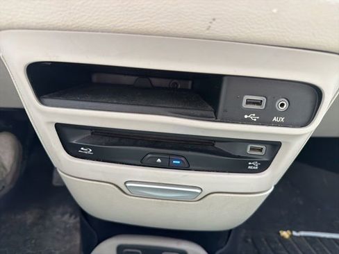 Used 2017 Chrysler Pacifica Limited image 40