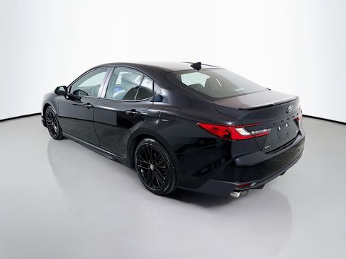 Used 2025 Toyota Camry SE image 5