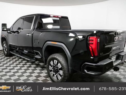 Used 2025 GMC Sierra 2500 Denali image 3