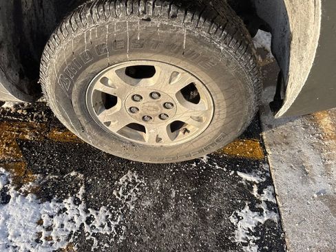 Used 2002 Chevrolet Avalanche 2WD image 11