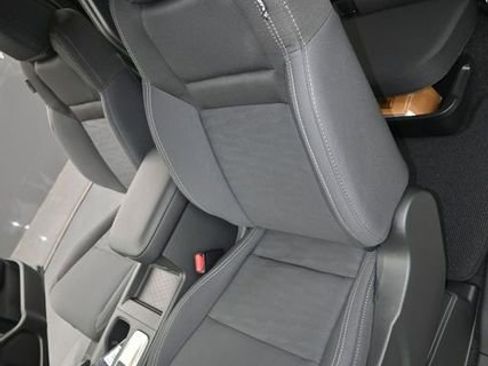Used 2024 Nissan Frontier SV w/ SV Convenience Package RWD image 11
