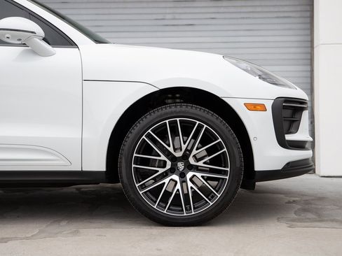 Certified 2024 Porsche Macan image 9