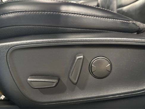 Used 2024 Ford Escape Platinum image 19