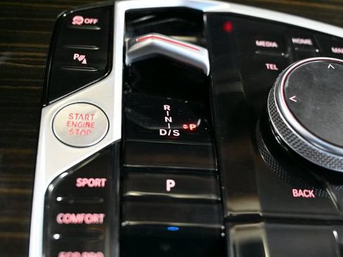 Used 2024 BMW X7 xDrive40i w/ Premium Package AWD/4WD image 30