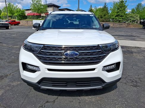 Used 2023 Ford Explorer XLT w/ Equipment Group 202A AWD/4WD image 2