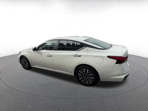 Used 2025 Nissan Altima 2.5 SV image 12