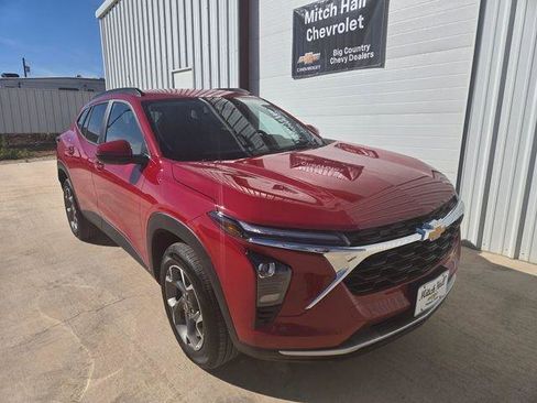 New 2026 Chevrolet Trax LT w/ LT Convenience Package FWD image 1