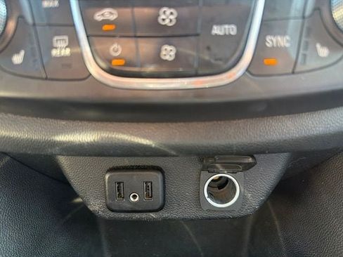 Used 2019 Chevrolet Traverse LT FWD image 19