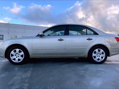 Used 2010 Hyundai Sonata GLS FWD image 3