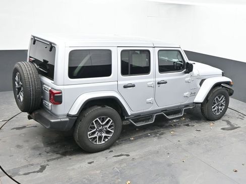 Used 2024 Jeep Wrangler Sahara image 34