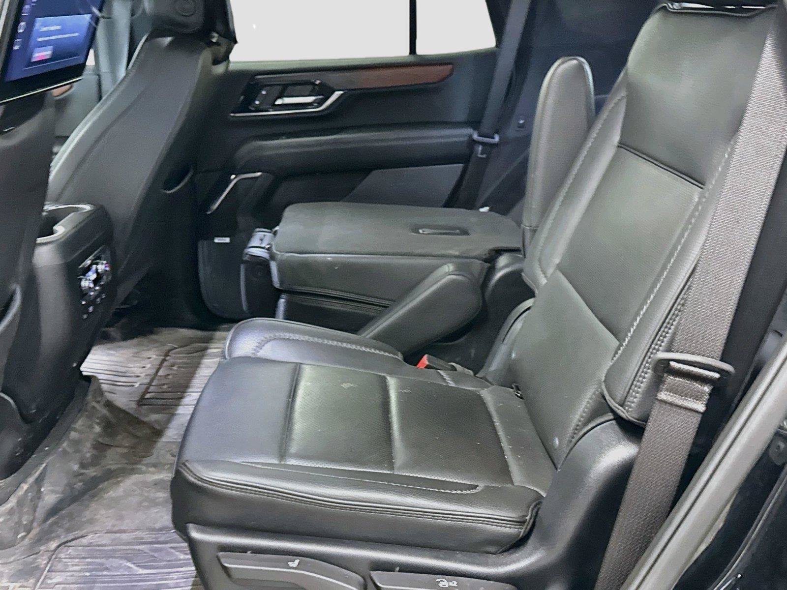 Used 2025 GMC Yukon Denali w/ Advanced Technology Package AWD/4WD image 5