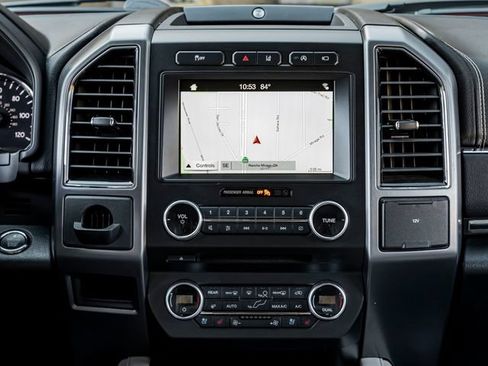 Used 2018 Ford Expedition Platinum RWD image 18