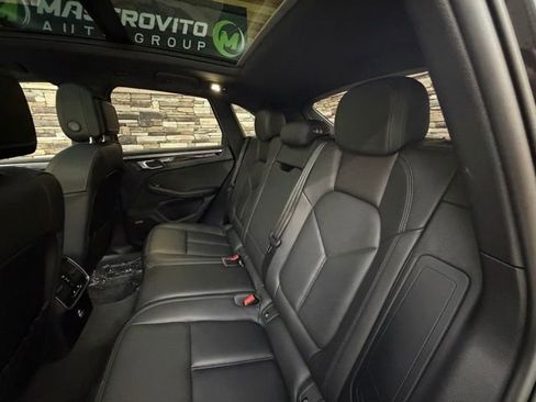 Used 2023 Porsche Macan AWD/4WD image 32