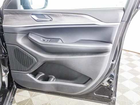 New 2025 Jeep Grand Cherokee Limited image 36