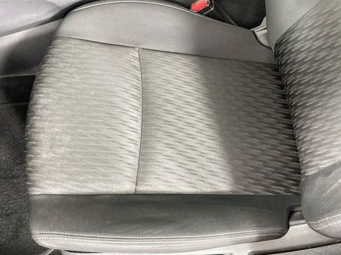 Used 2018 Nissan Rogue S FWD image 19