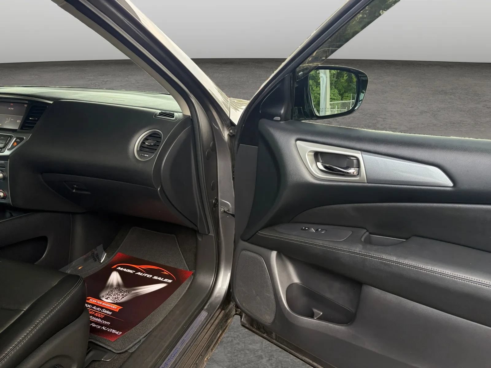 Used 2017 Nissan Pathfinder SL AWD/4WD image 21