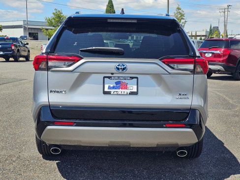 Used 2023 Toyota RAV4 XSE AWD/4WD image 4