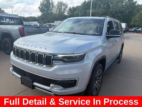 Used 2025 Jeep Wagoneer Series II AWD/4WD image 3