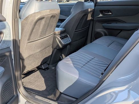 Used 2024 Nissan Ariya AWD image 18