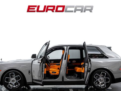 Used 2023 Rolls-Royce Cullinan Black Badge w/ Dark Exterior Package image 3