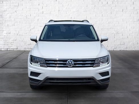 Used 2021 Volkswagen Tiguan SE w/ Panoramic Sunroof Package FWD image 3