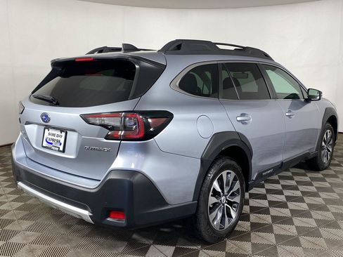 Used 2025 Subaru Outback Limited w/ Tech Package 3 AWD/4WD image 3