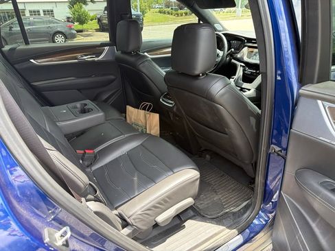 Used 2023 Cadillac XT6 Premium Luxury w/ Platinum Package AWD/4WD image 17