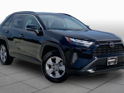 Used 2025 Toyota RAV4 XLE FWD image 3