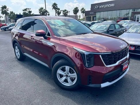 Used 2025 Kia Sorento LX FWD image 1