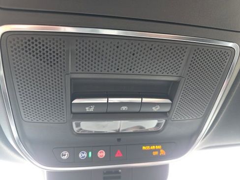 Used 2024 Chevrolet Traverse RS image 44