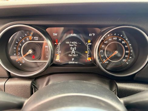 Used 2022 Jeep Wrangler Unlimited Sahara w/ Cold Weather Group AWD/4WD image 21