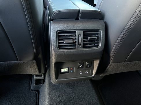 Certified 2025 Nissan Rogue Platinum w/ Tech Package image 28