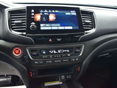 Used 2022 Honda Pilot TrailSport image 16