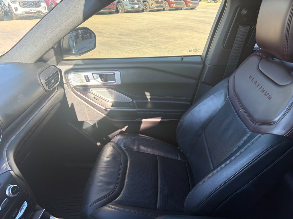 Used 2020 Ford Explorer Platinum w/ Premium Technology Package AWD/4WD image 26