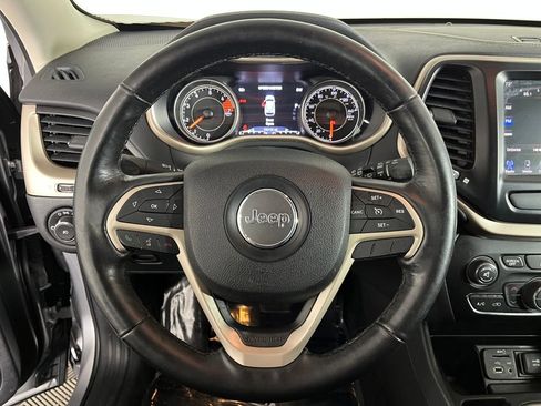 Used 2016 Jeep Cherokee Limited image 23