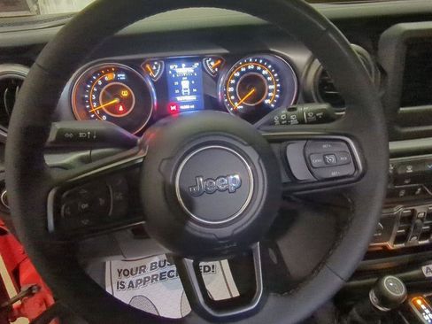 Used 2023 Jeep Wrangler Unlimited Sport AWD/4WD image 10