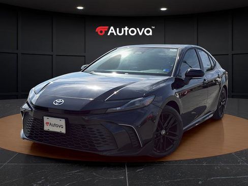 Used 2025 Toyota Camry SE w/ Convenience Package image 1