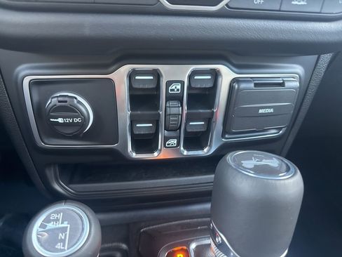 New 2025 Jeep Wrangler Unlimited Sahara AWD/4WD image 23
