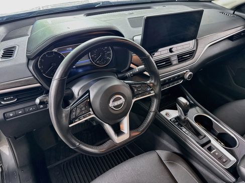 Used 2024 Nissan Altima 2.5 SV w/ SV Premium Package AWD/4WD image 13