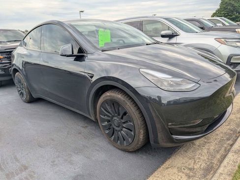 Used 2024 Tesla Model Y Long Range AWD/4WD image 2