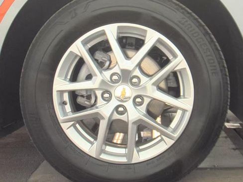 Used 2024 Chevrolet Equinox LT w/ Driver Convenience Package AWD/4WD image 3